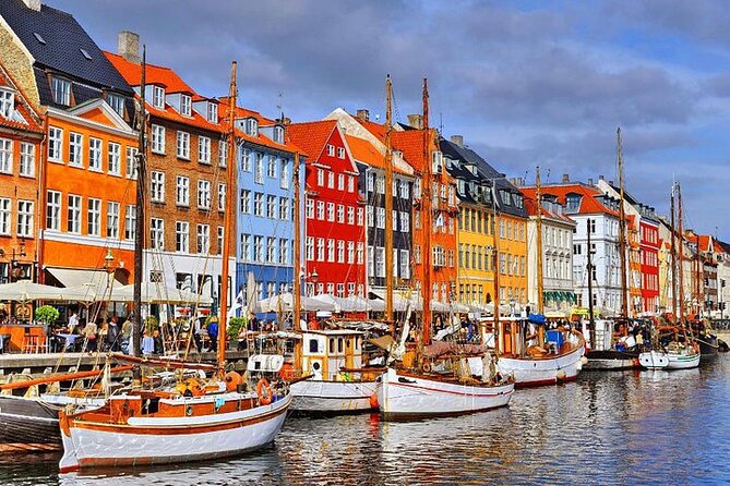 2-Hour Private City Walking Tour with a Canal Tour ticket - Christiansborg Slot: the power center viewpoint