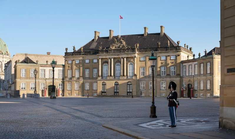 Copenhagen: Amalienborg Palace Museum Entry Ticket - Your ticket in practice: entrance spot, scanning, and the 20-minute deadline