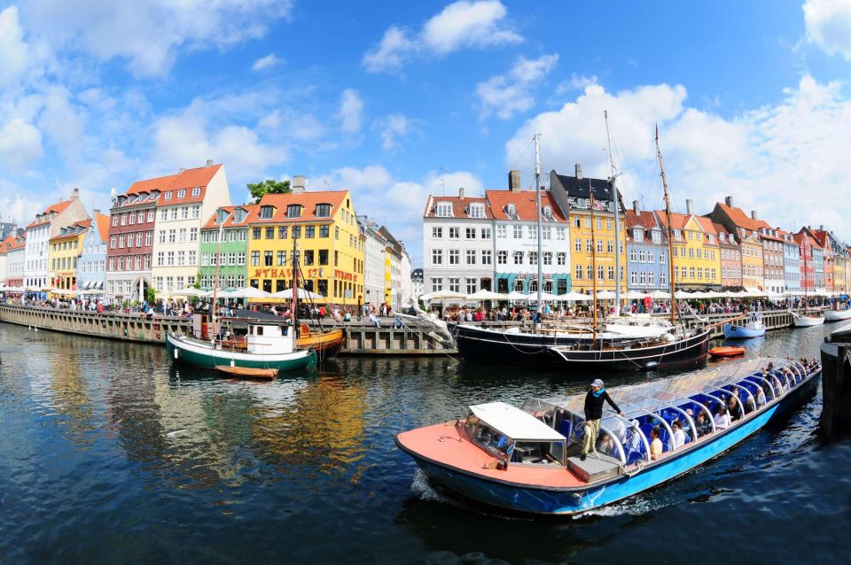 Copenhagen: Canal Boat Cruise & Old Town/Nyhavn Walking Tour - Old Town and Nyhavn with a private guide: where the stories live