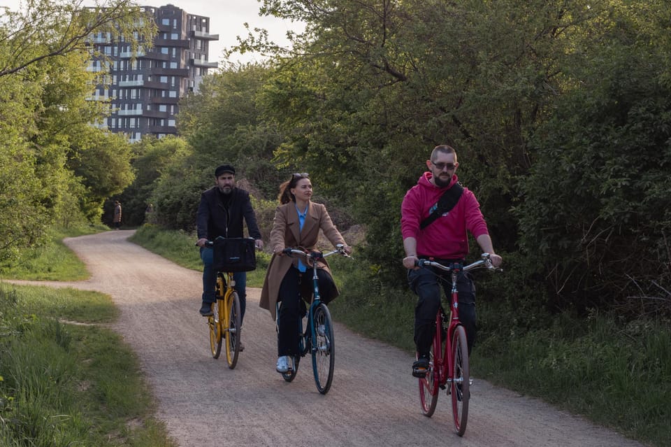 Copenhagen: Guided Architecture and Sustainability Tour - Getting Started at Tropical Bikes: bikes, helmets, lounge time, and sizes