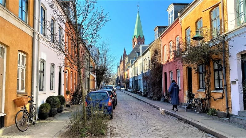 Copenhagen: Guided Bike Tour in French - Rosenborg Castle and the Round Tower Finish