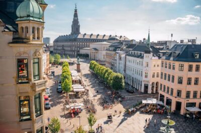 Copenhagen: Guided Walking Tour in French - Meeting point reality: where to find your guide near Tivoli