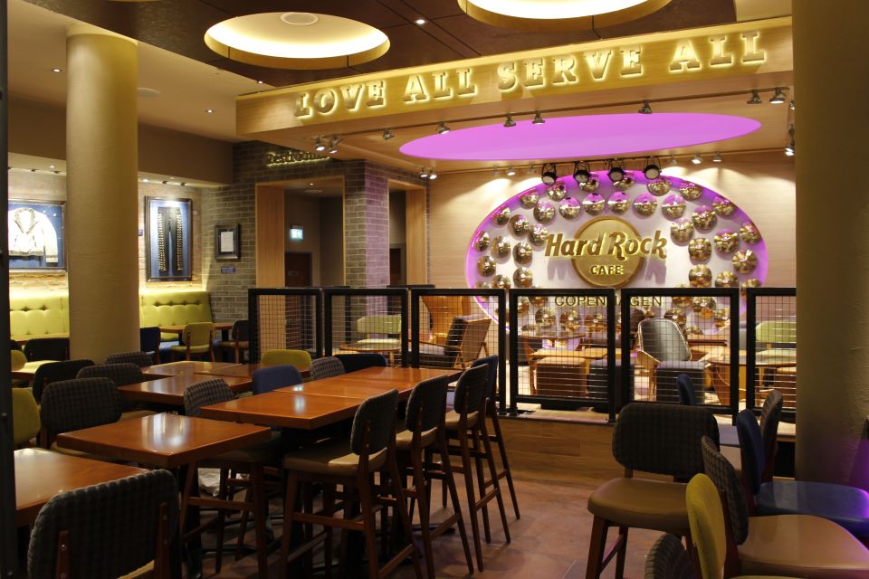 Copenhagen: Hard Rock Cafe with Set Menu for Lunch or Dinner - The music memorabilia and Rock Shop: your quick souvenir moment
