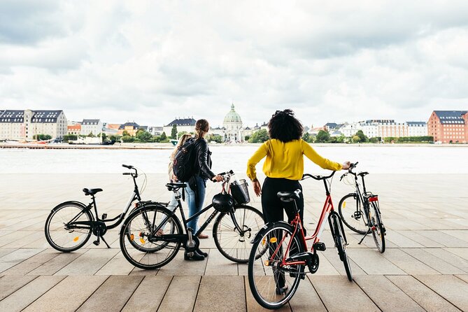 Copenhagen : Highlights Private Bike Tour - Meeting point and getting on the bikes without stress