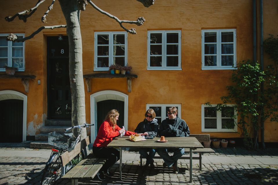 Copenhagen: Hygge and Happiness Culture Walking Tour - The 3.5-Hour Rhythm: Walking Pace, Breaks, and Group Size