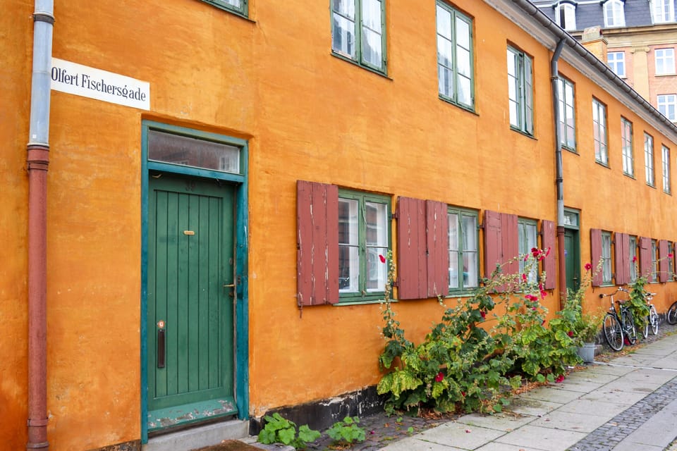 Copenhagen: Hygge & Highlights Walking Tour with Local Guide - Nyhavn’s harbor story: Andersen, sailors, and the color of trade