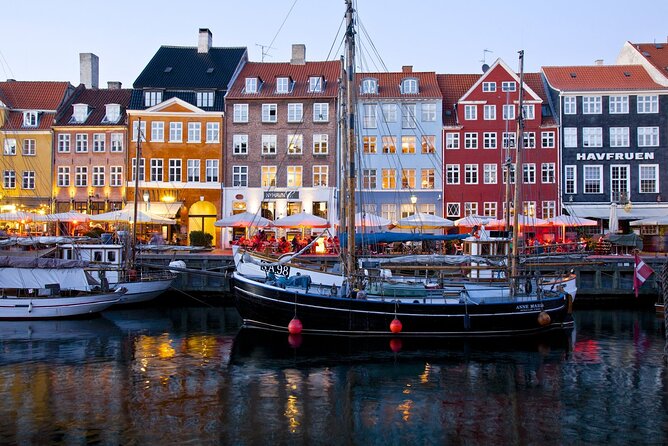 Copenhagen Private Guided tour by Car with Tailorable Itinerary - Amalienborg Palace, Gefion Fountain, and the Little Mermaid Loop