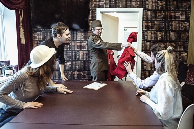 Downfall Spy Mission (Premium Private Escape Room) - Downfall Spy Mission in Copenhagen: your 1989 spy plot