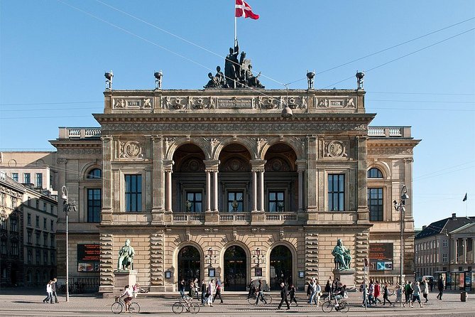 Explore Copenhagen: Self-Guided Audio Tour - Stop 5: Amalienborg Palace and the current royal residence