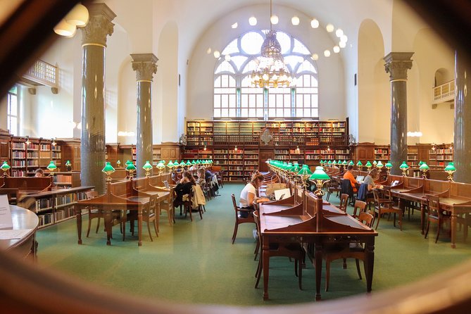 Hygge Walk in Copenhagen with a Local - Cozy old town moments: bookstore time and the changing-of-guard option