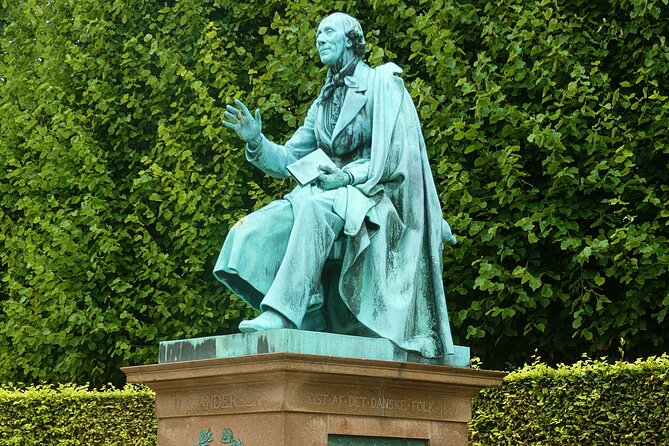 Self-Guided Tour of Hans Christian Andersen's Copenhagen - King’s Garden and the Andersen Monument: a calm break in the middle