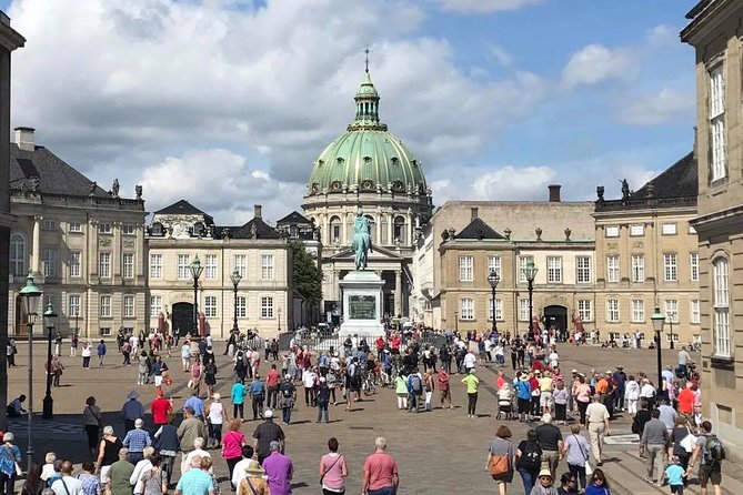 walking tour - Copenhagen and Christiansborg 3 hours - Entering Christiansborg Palace: the included hour that caps the story
